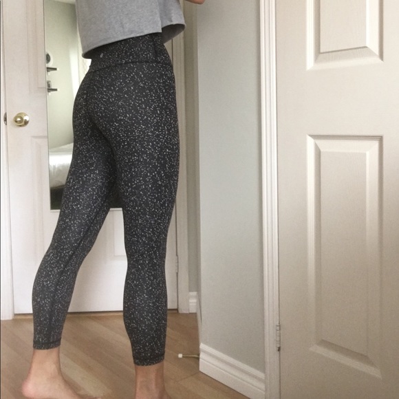 Lululemon High Rise Wunder Unders - Picture 1 of 4